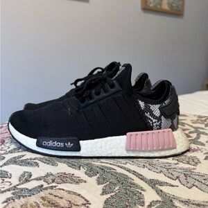 Adidas NMD R1 trainers in black and pink w/ snakeskin